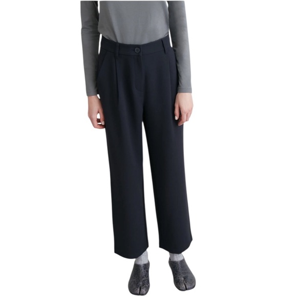 OAK + FORT Pants - Oak + Fort Straight Leg Pleated Pants in Black Size 4 Straight Cropped Leg